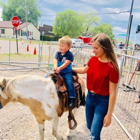 Welcome home to Simply Sinclair Style. - Picture 5 of 8